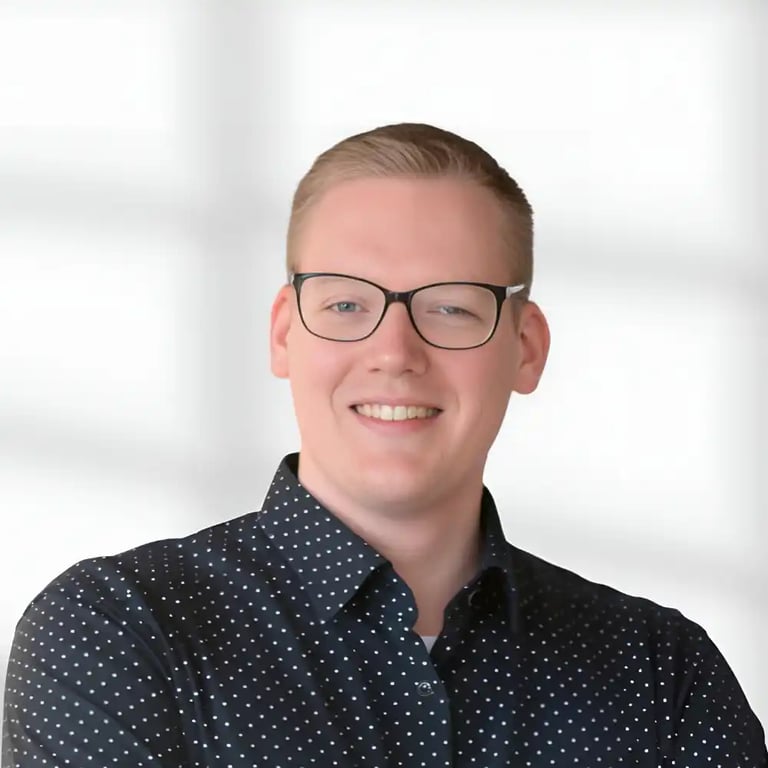 Nico_Folkerts_E-Commerce_Kaufmann_bei_AurImmo_in_Aurich