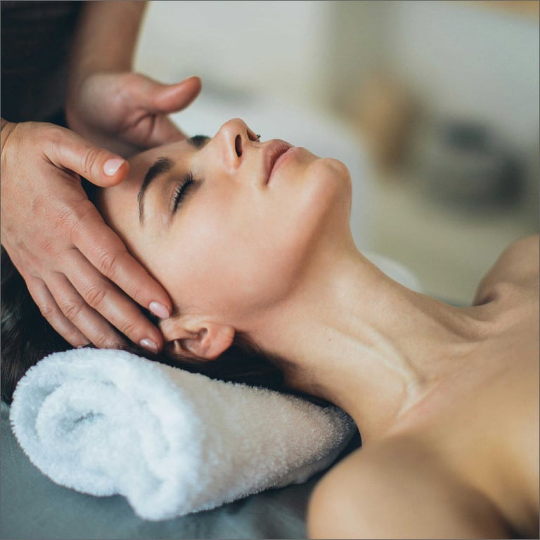 mujer recibiendo masaje en ibiza