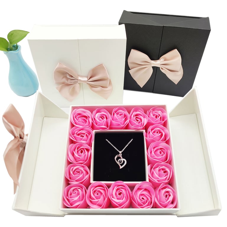 Coffret roses et bijoux