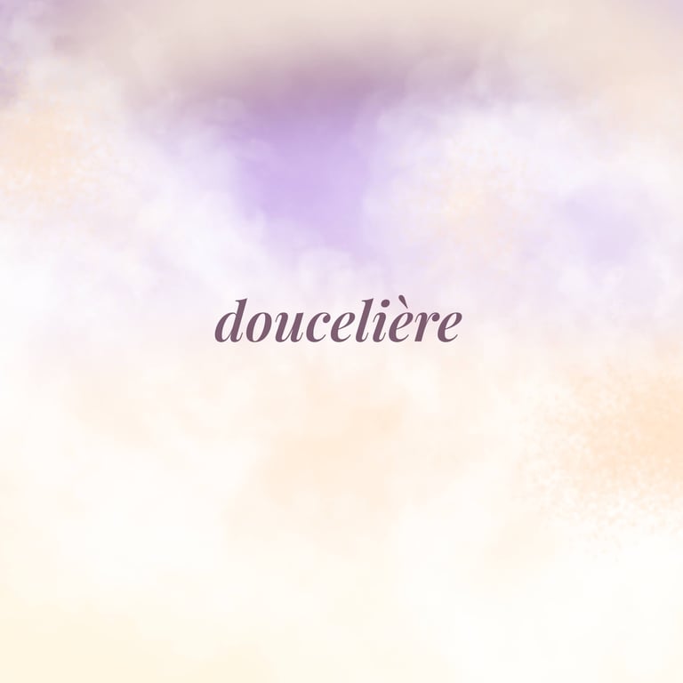 Mot « doucelière » écrit en typographie douce sur un fond nuageux aux couleurs pastel.