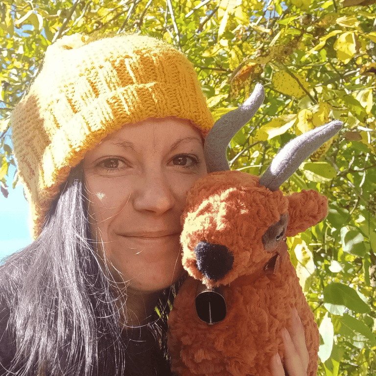 Natacha Rossignol et sa vache en peluche Margot