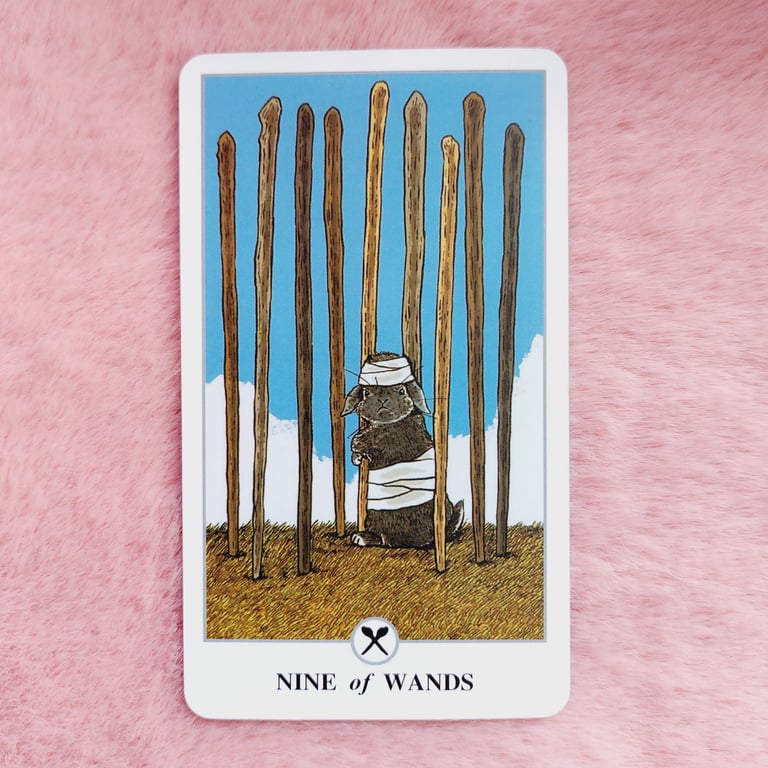Luna Lapin Tarot, 9 buław,