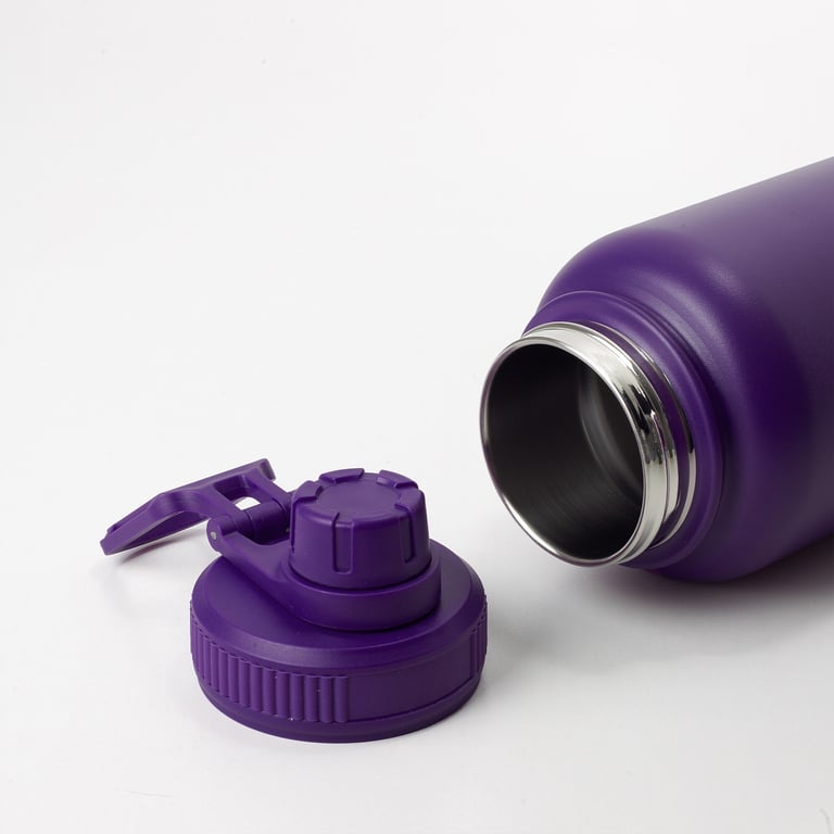 garrafa termica inox roxa aberta mostrando tampa e boca