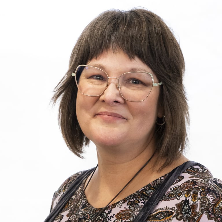 Headshot of Sheridan Garman-Neeman