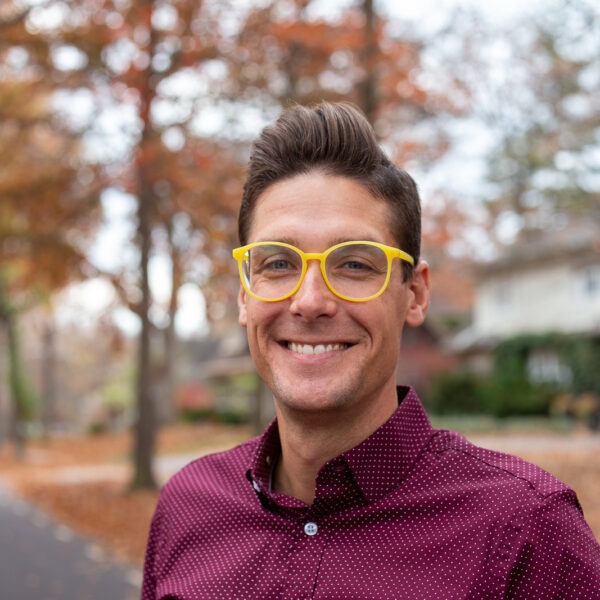 Headshot of CEO Lawrence Simonson