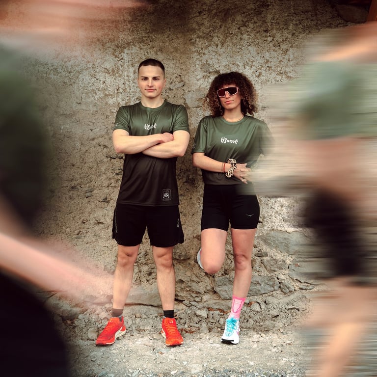 Athlètes TiSomé Outdoor avec le nouveau t-shirt de l'équipe officialiser lors du stage