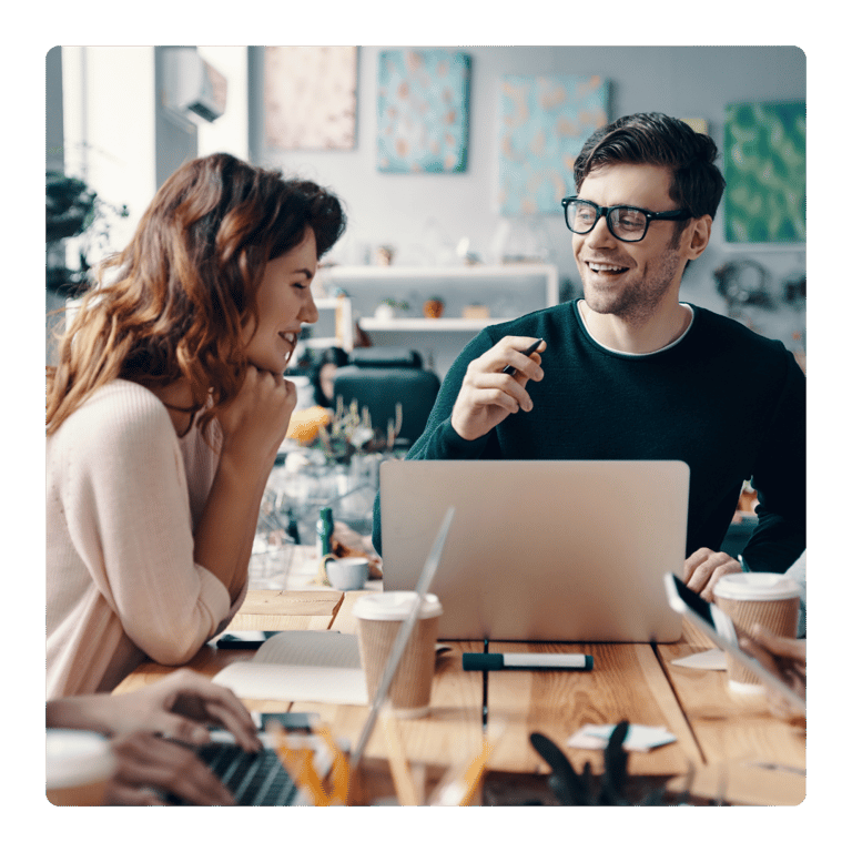 Utilisateur informatique acquérant nouvelles compétences en cybersécurité plateforme Lümee