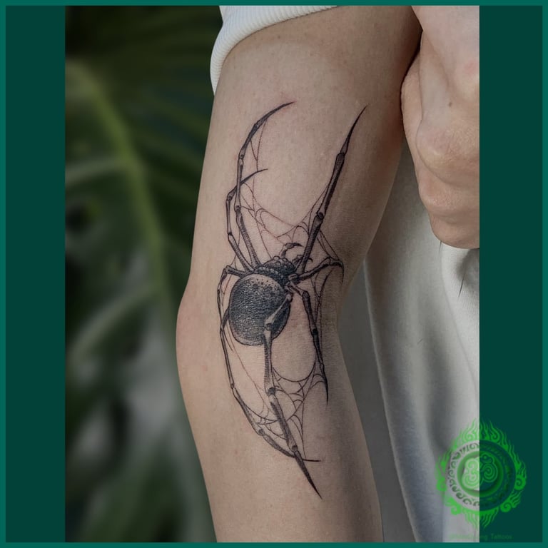 Realistic black widow spider tattoo with fine line details by a professional Da Nang tattoo shop