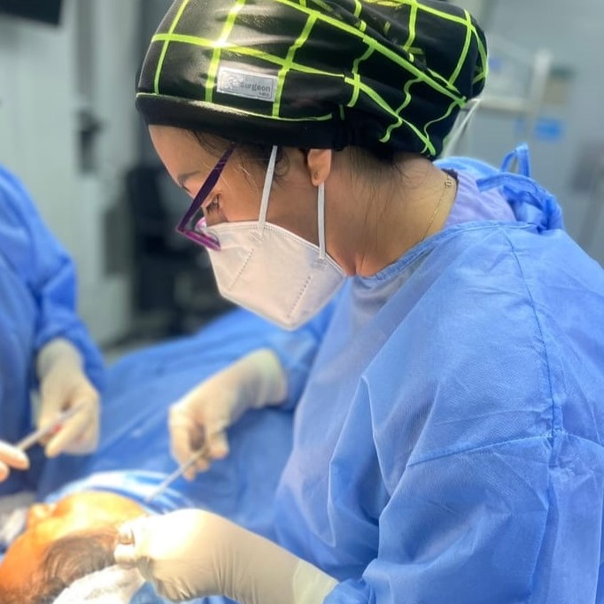Dra. Lilyan-Marissel - Cirugía-Plástica-y-Estética-sala-operaciones-lifting-facial-rejuvenecimiento