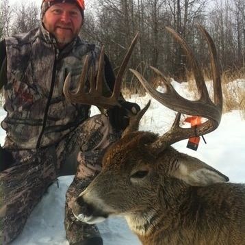 Saskatchewan whitetail hunts - beautiful whitetail buck with hunter