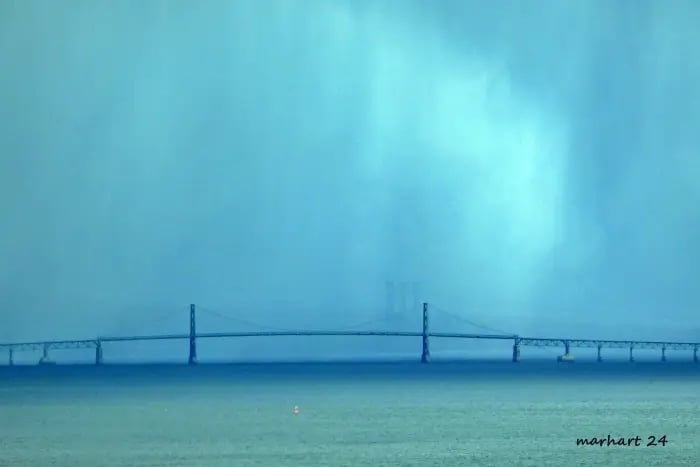 Pont de l'ile dans la brûme.