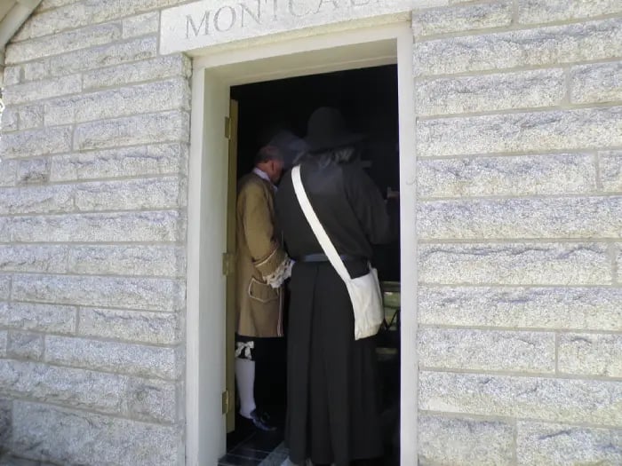 Charles-Alexandre Dron au mausolée de MOntcallm.
