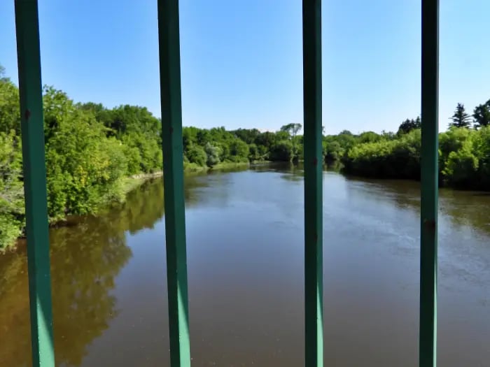 Rivièere St-Charles, barreaux.