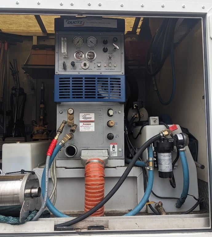 Truck-mounted steam cleaning hot water extraction machine - Grossbusters