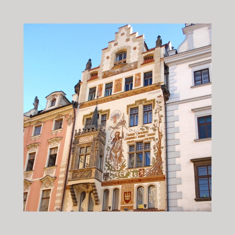 Gebäude Fassade auf Altstädter Ring in Prag, Gemälde vom hl. Wenzel auf Pferd, für Altstadtbummel