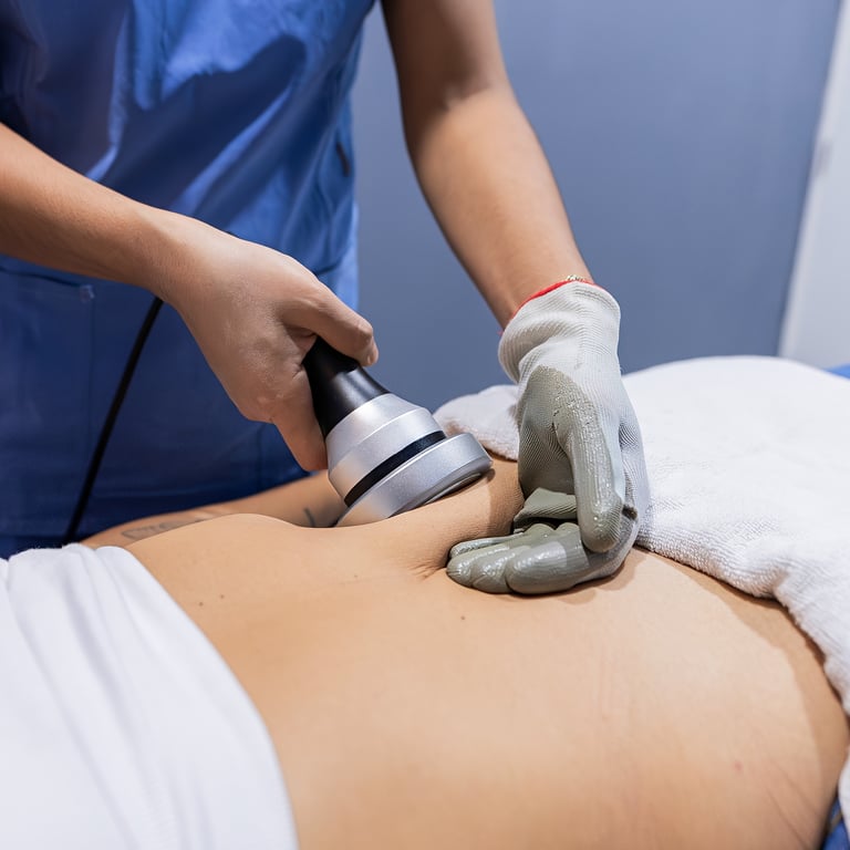 A person aplicate cavitation and radiofrequency