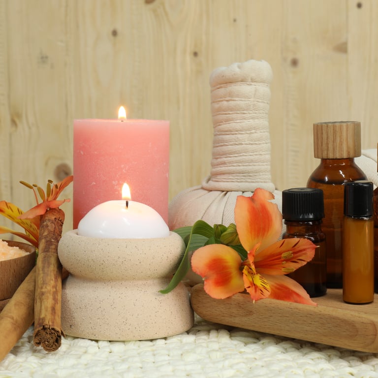rutina de skincare con vela encendida