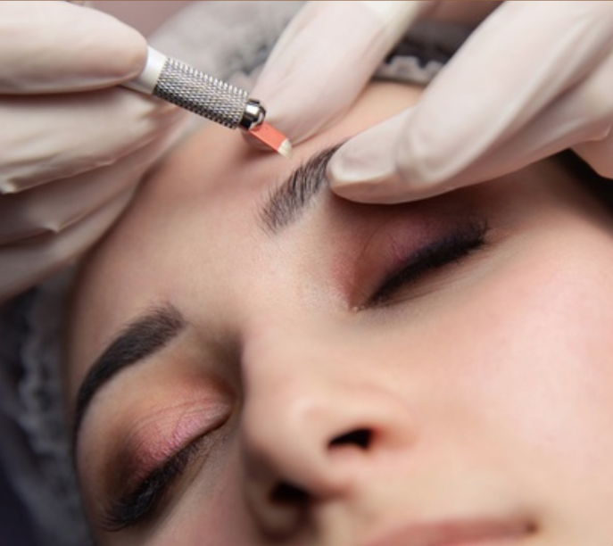 micropigmentación de cejas. y labios