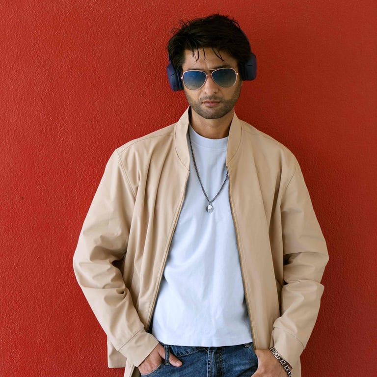 streetwear-fashion-portrait-red-background-la