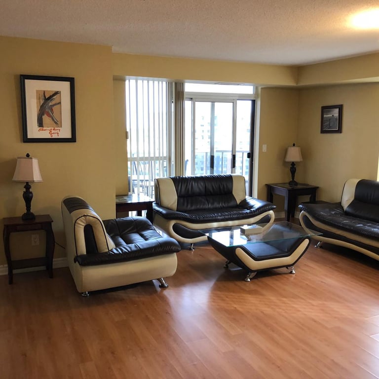 Luxury three-bedroom furnished suite in Mississauga Ovation towers