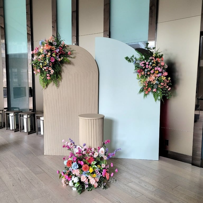 a bunch of flowers are sitting on a wooden plinth floor