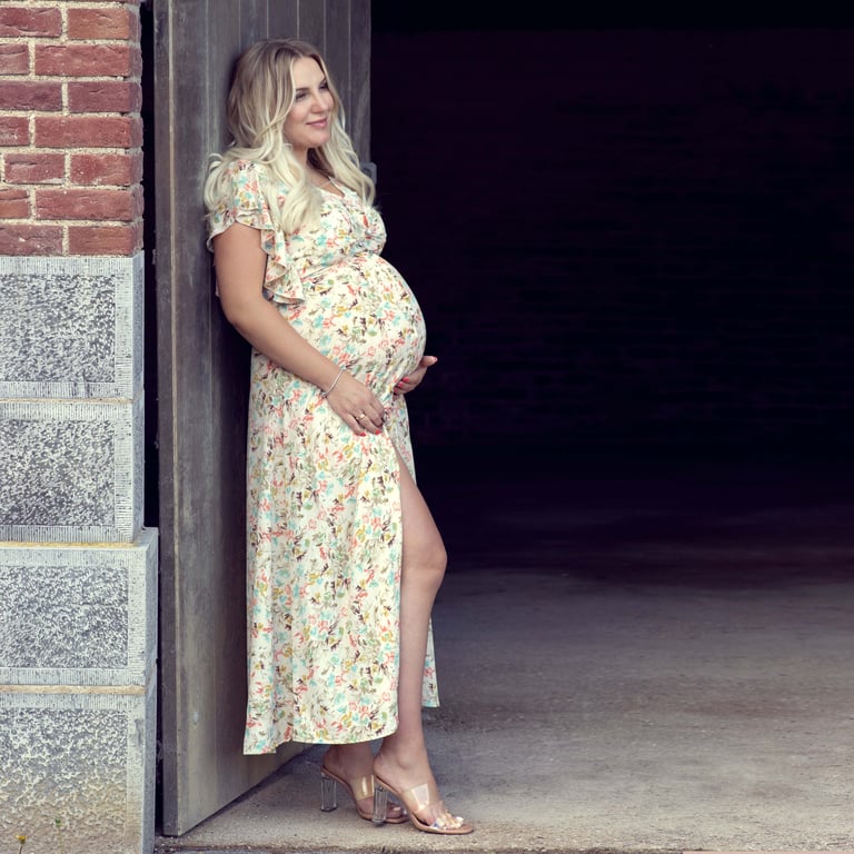 Schöne Babybauchfotos im Studio und Outdoor mit SD Fotografie in Jülich