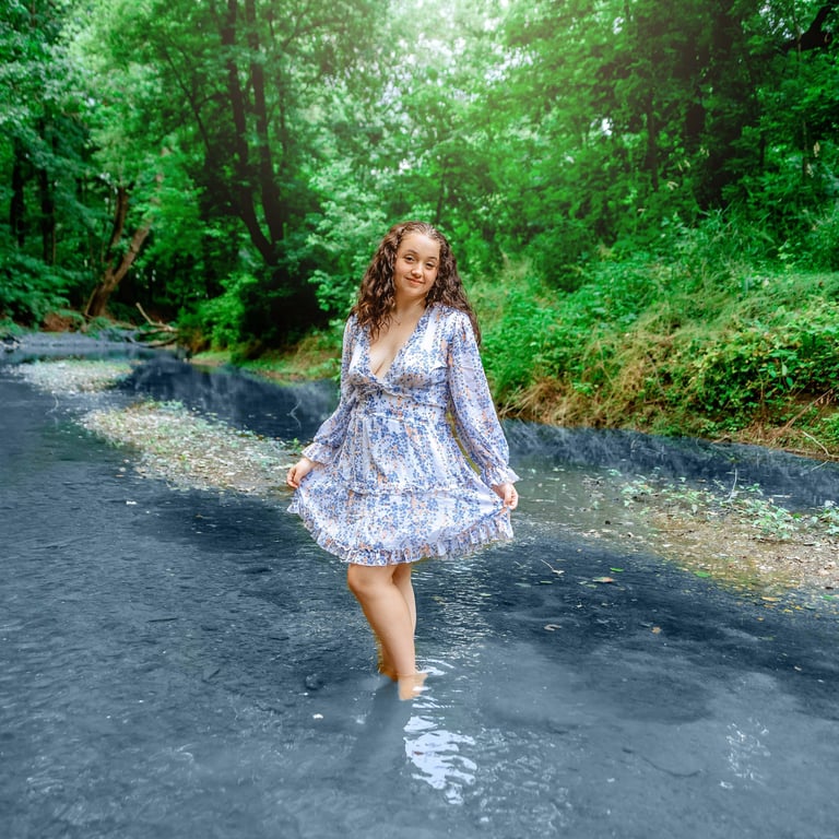 Hershey PA senior picture photographer. Senior pictures in a creek
