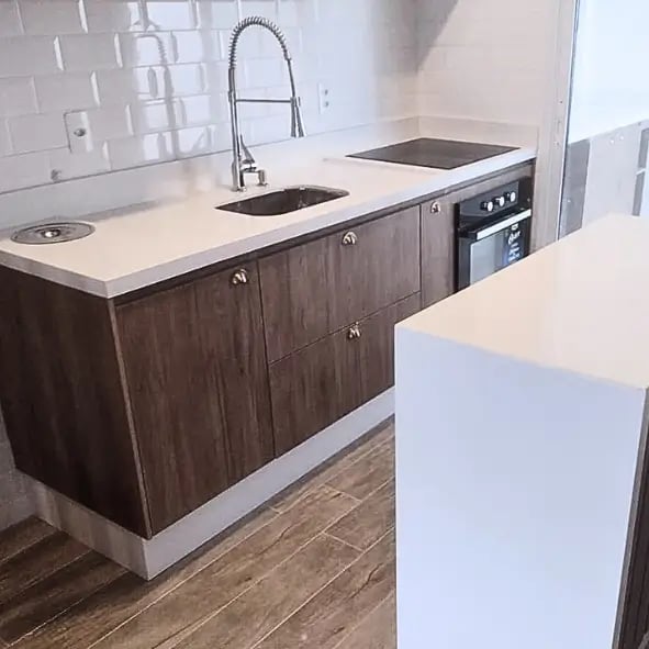 balcao cozinha em quartzo branco feito pela marmoraria domingues
