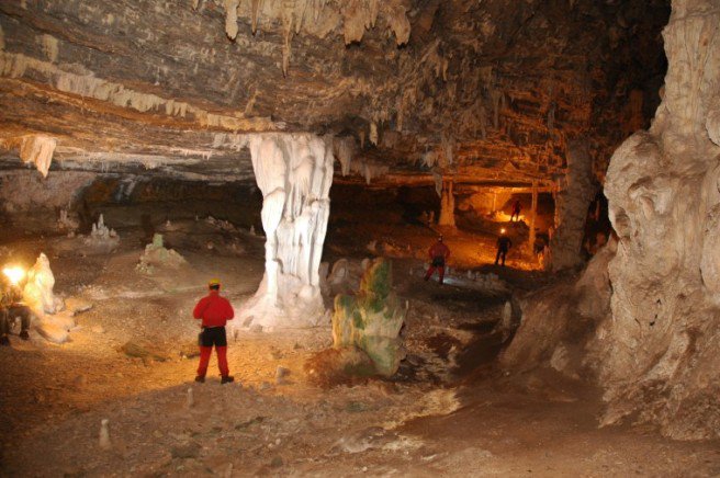 Visitemambai.com.br - Caverna Lapa das Dores