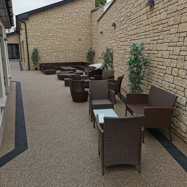 Resin Bound Gallery for your patio, driveway, pathway or any Commercial and Residencial floors.