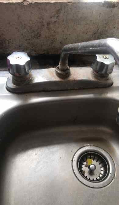 tarja y llaves de fontanero