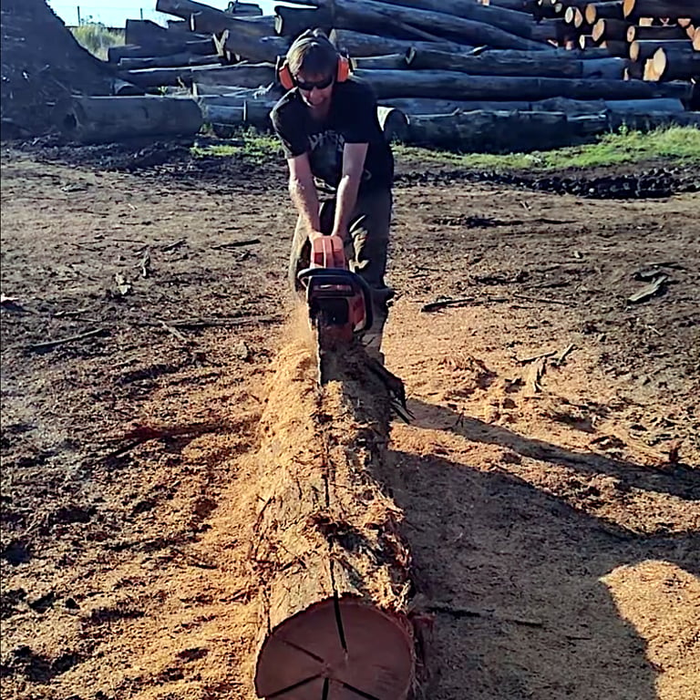 Ripping fence posts with chainsaw