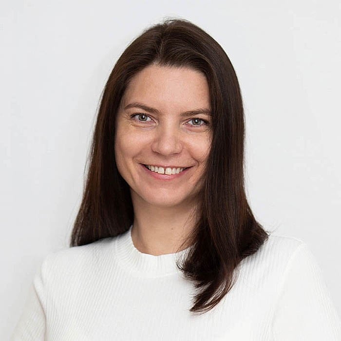 Портрет фотографа Натальи Стельмах для раздела контактов на Фукуоке