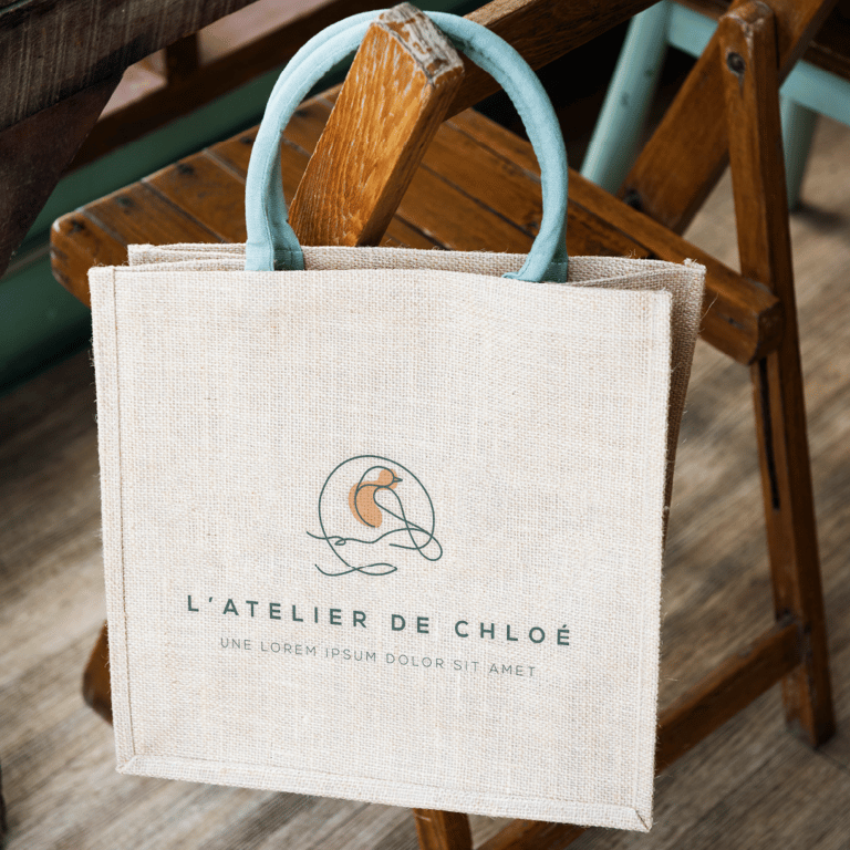 Flocage Tote Bage avec le logo de L'Atelier de Chloé, design par Marion Guizzardi, directrice artistique, Montpellier.