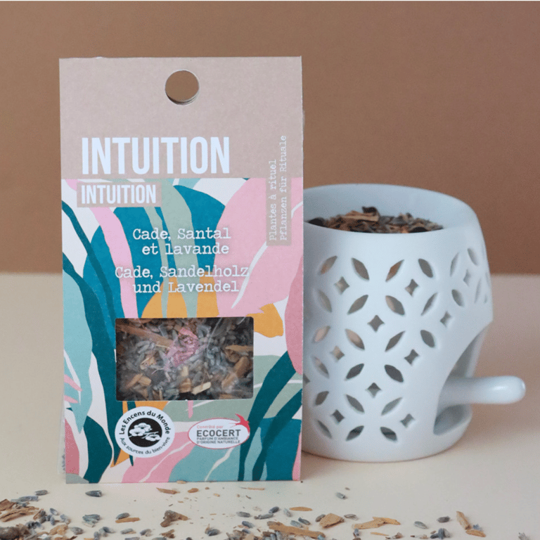 Plantes à Rituel Intuition, packaging papier par Marion Guizzardi, directrice artistique, Montpellier. Photo Océane Duveau.