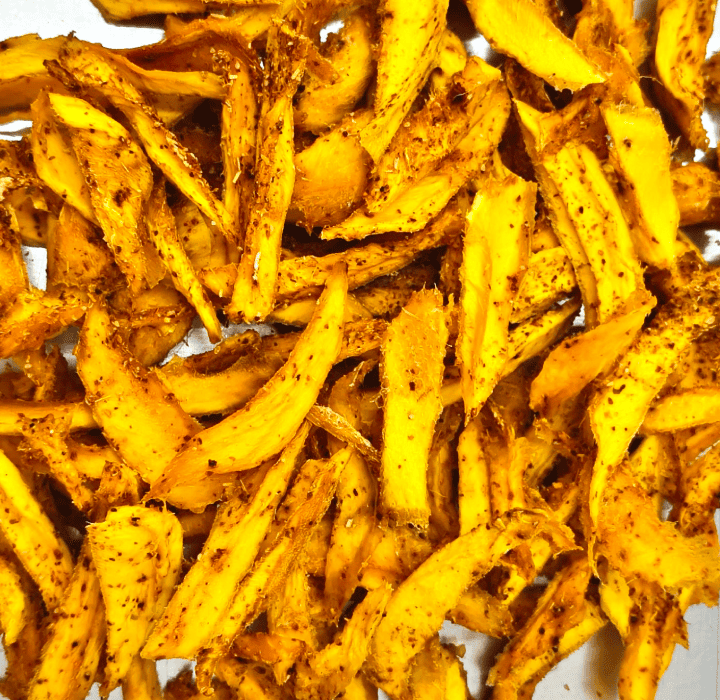 Tiras de mango enchilado deshidratado