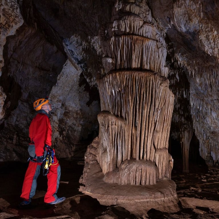 Experiencia de espeleología en la cueva de la Tinaja con Guadalterra Aventura