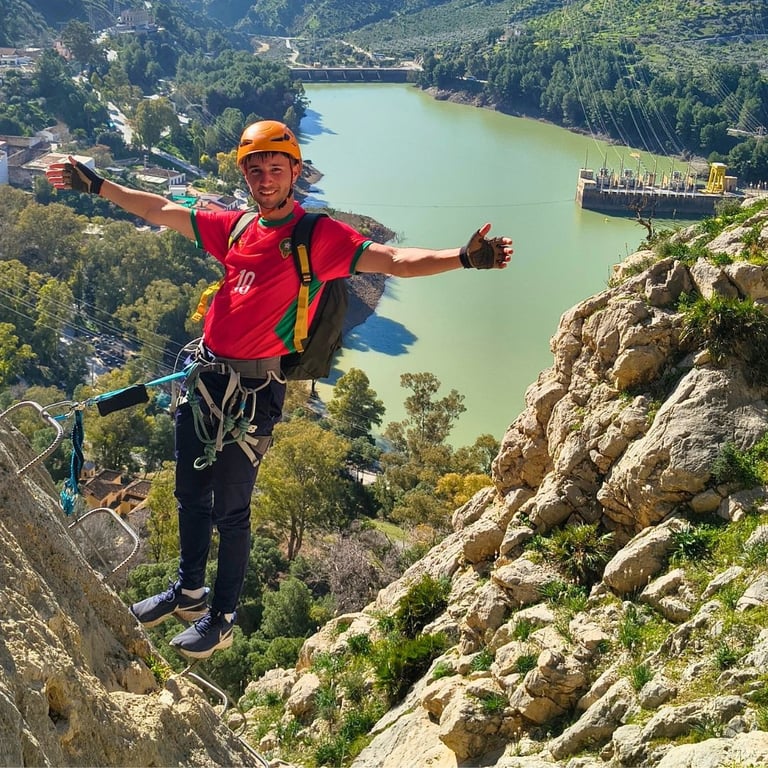 Aventurero durante la vía ferrata del Chorro
