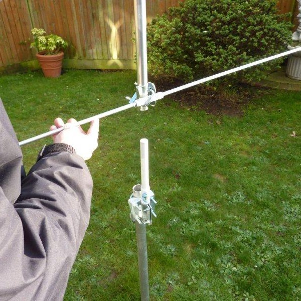 Mounting the Pro Antennas I-Pro Home HF antenna in a small garden