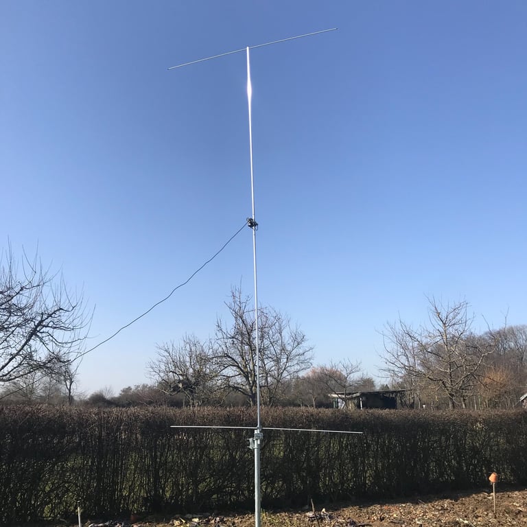 Pro Antennas I-Pro Home HF antenna in a customers garden