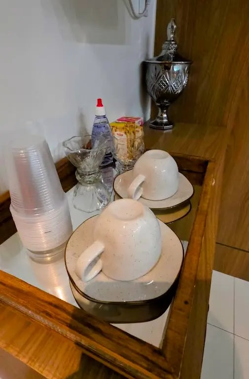 Logotipo oficial da Clínica Liria - Dermatologia e Estética Avançada com Dra. Vanessa Lima.