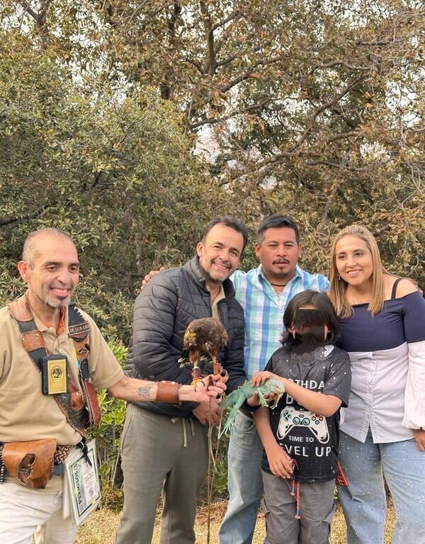 Niños interactuando con pitón bola y dragón barbado en fiesta infantil con animales exóticos CDMX – Paquete Básico Ecozooo Pa
