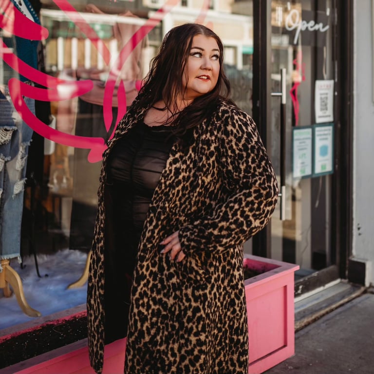 A picture of the author Helena Thompson or known on social media as Helena The Scribe