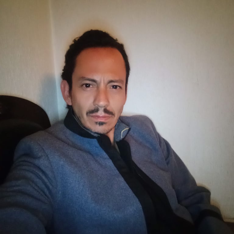 Hombre maduro que mira de frente a la cámara