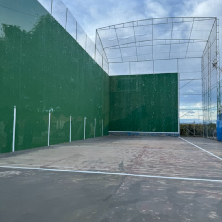 Una de las pistas de frontenis pintadas en 2026 para las nuevas competiciones del CVN