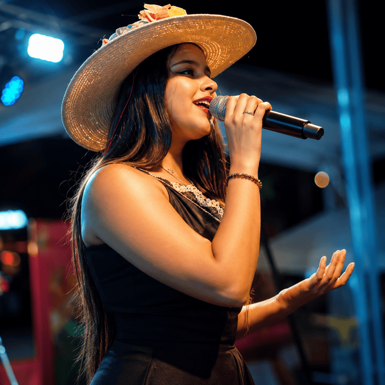 Lía tovar cantante folclórica del huila Bambuhuila