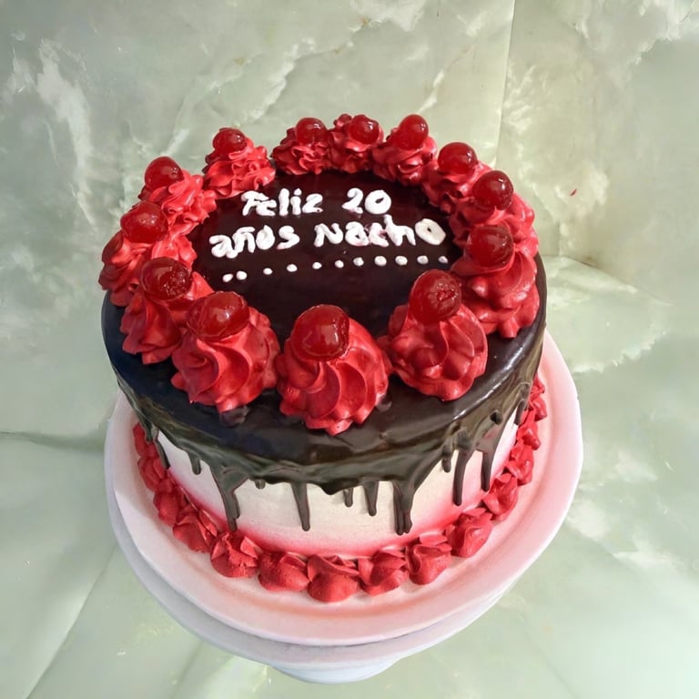 Pastel de chocolate con glaseado rojo y cerezas para una celebración de cumpleaños número 20.