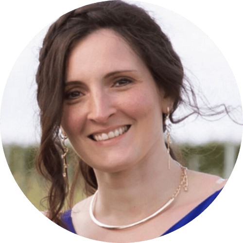 Portrait en couleurs de l'écrivaine Angélique Vanhecke.