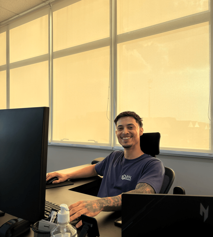 Colaborador no computador