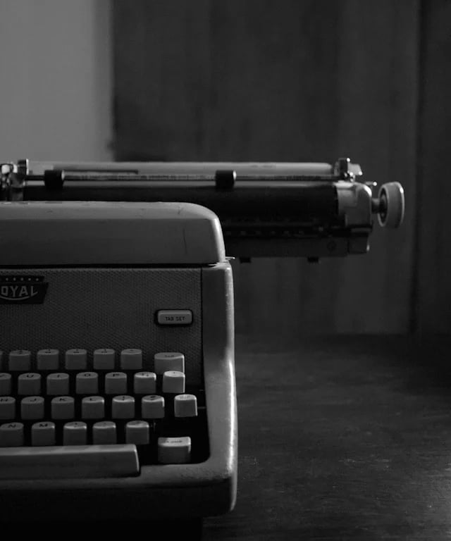 photo of a typewriter